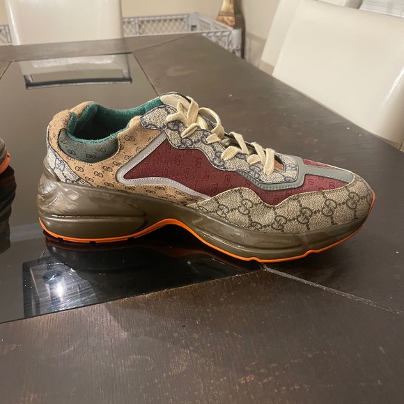 Gucci shoes - Picture 1 of 4